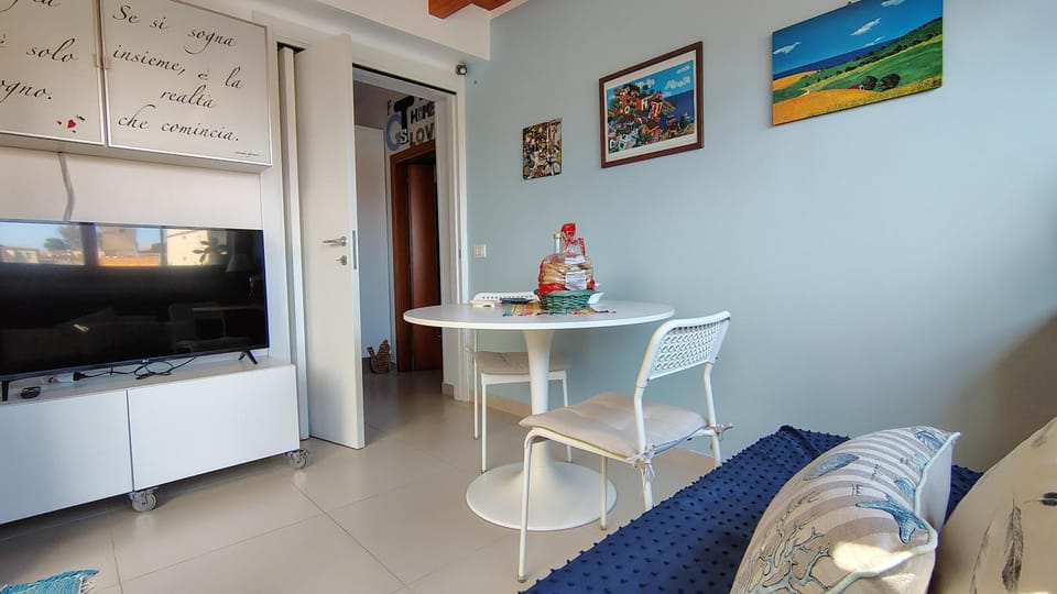 Communal lounge/ TV room, Dining area