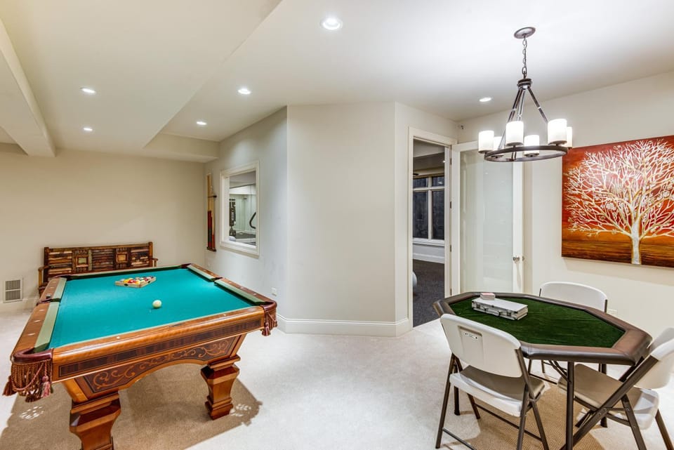 1 Mi to Metra: Estate w/ Theater, Game Room & More House in Northbrook