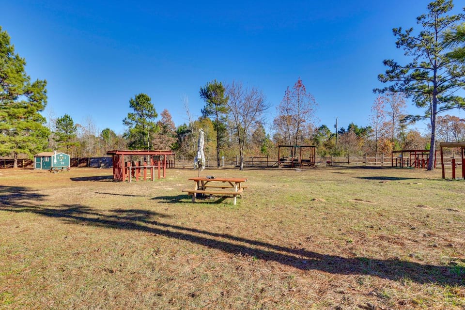 Cozy Cabin in Overton Glamping Community w/ Perks! Cabin in Texas