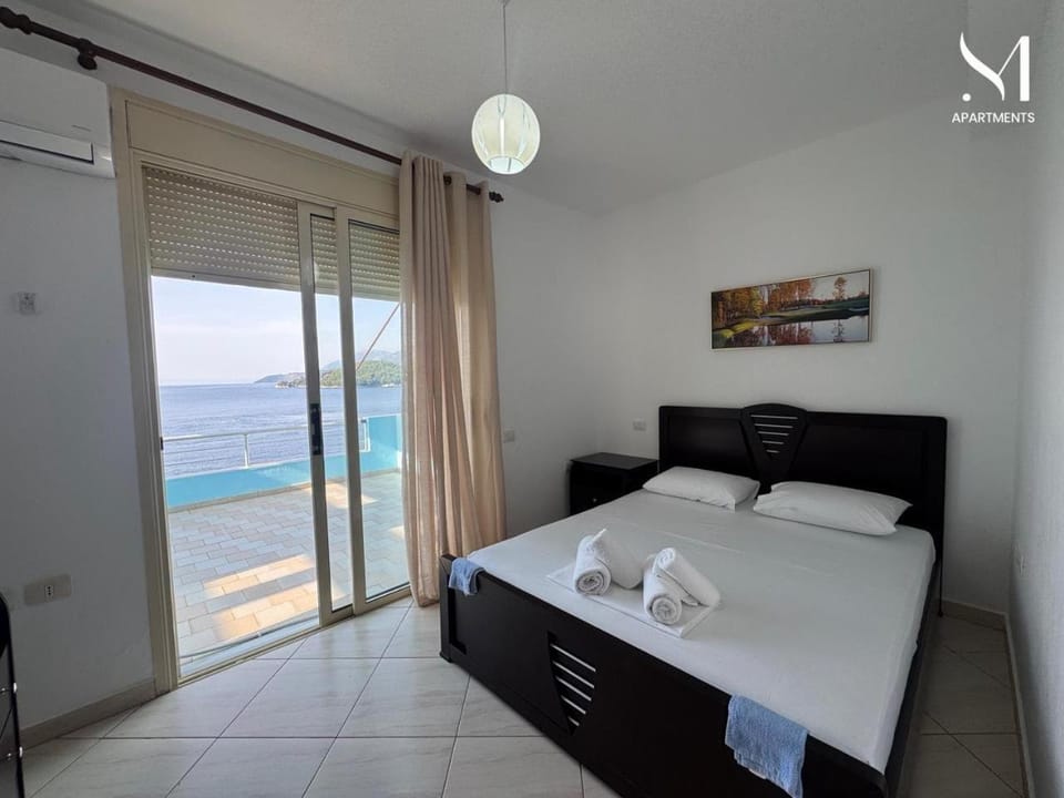 Bed, Bedroom, Sea view, towels