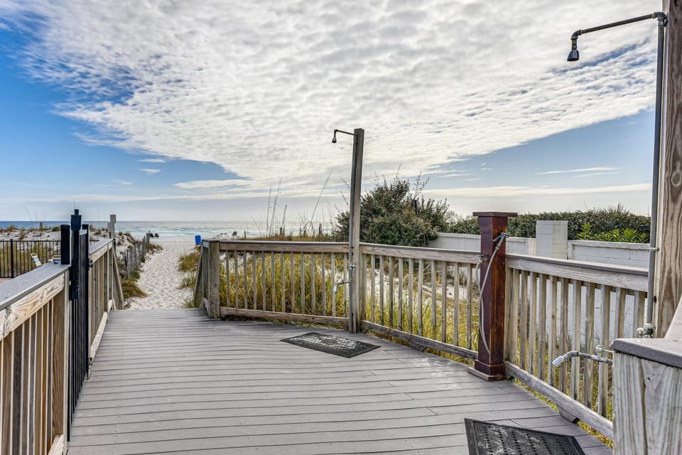 Gulf-View Retreat w/ Private Beach in Destin! House in Destin