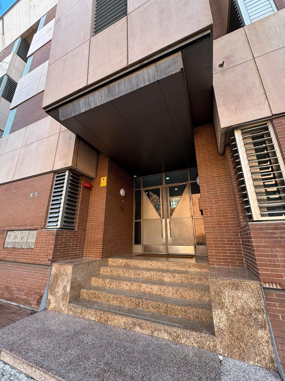 Facade/entrance