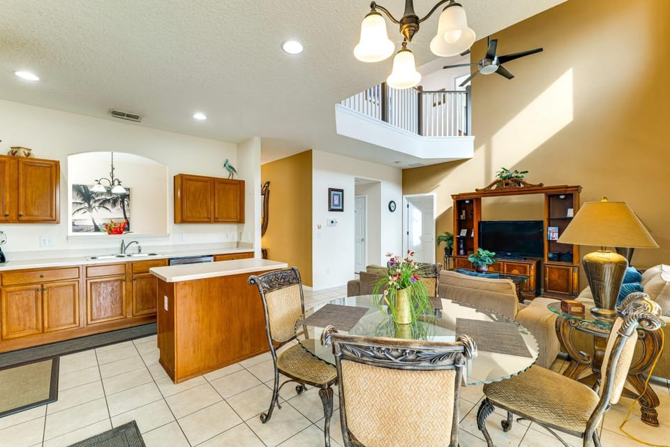 Pool, Spa & Patio! Spacious Villa Near WDW House in Four Corners