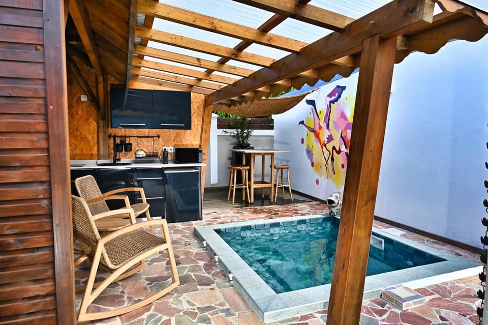 Swimming pool, Breakfast