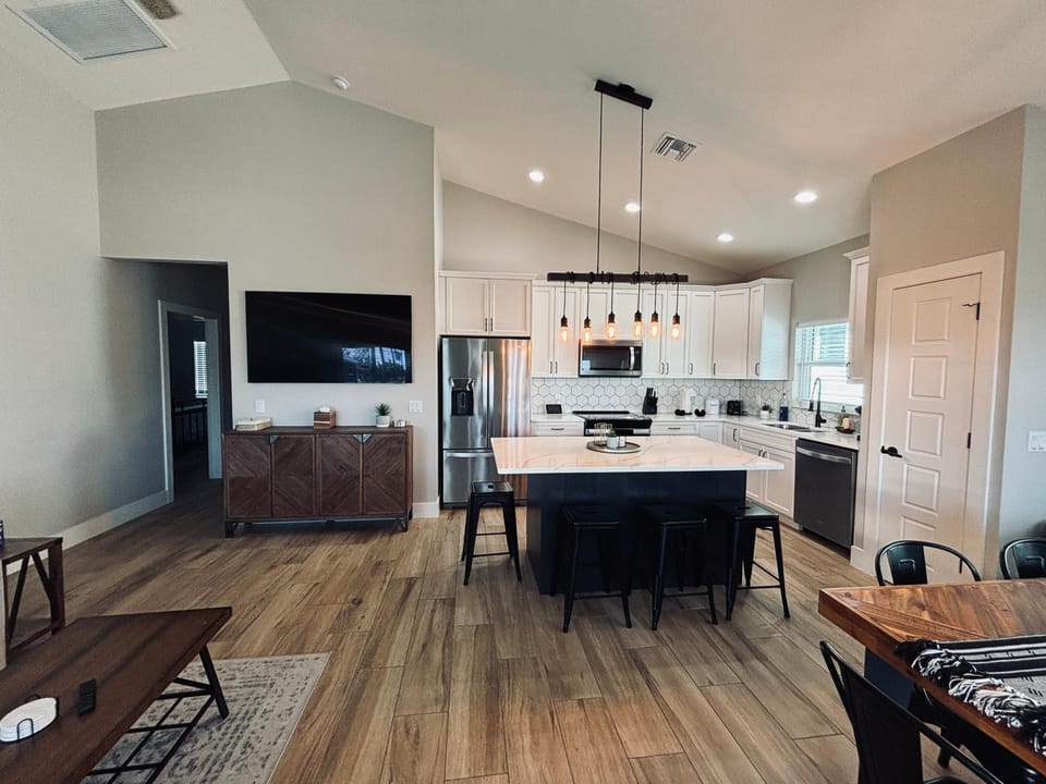 FMB Farmhouse House in Estero Island
