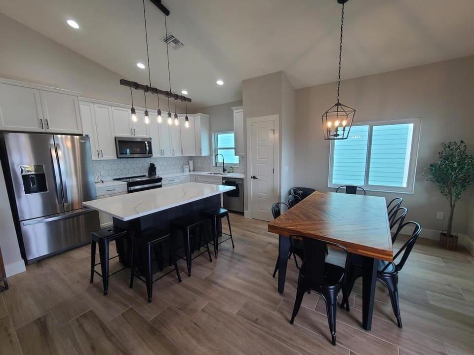 FMB Farmhouse House in Estero Island