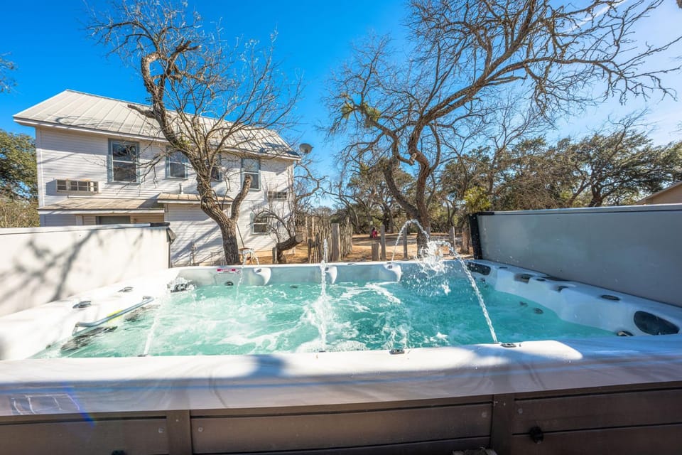 Texas Romance - Close to Luckenbach & Bar On Site Bed and Breakfast in Rio Grande