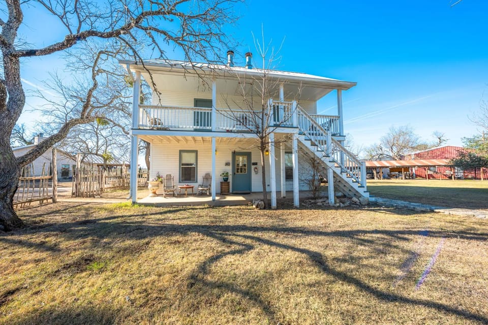 Texas Romance - Close to Luckenbach & Bar On Site Bed and Breakfast in Rio Grande