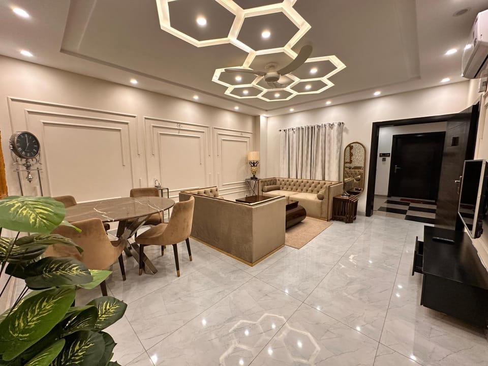 Executive 2Bed Suite in Air Avenue DHA Phase 8 Fast WiFi FF09 Apartment in Lahore