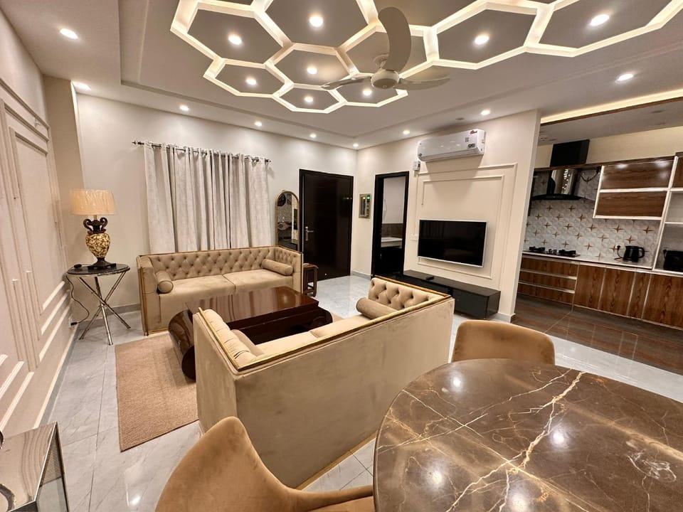 Executive 2Bed Suite in Air Avenue DHA Phase 8 Fast WiFi FF09 Apartment in Lahore