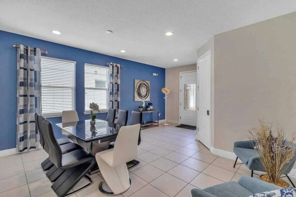 7462 Modern 6BR6BA Pool Home near Disney House in Four Corners