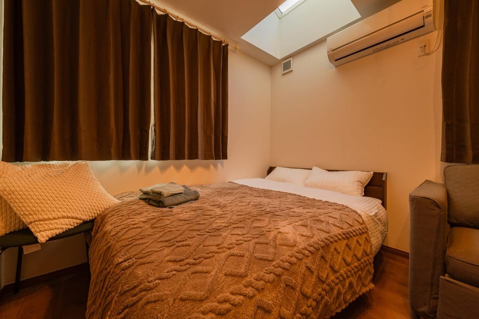 Bed, Bedroom, air conditioner
