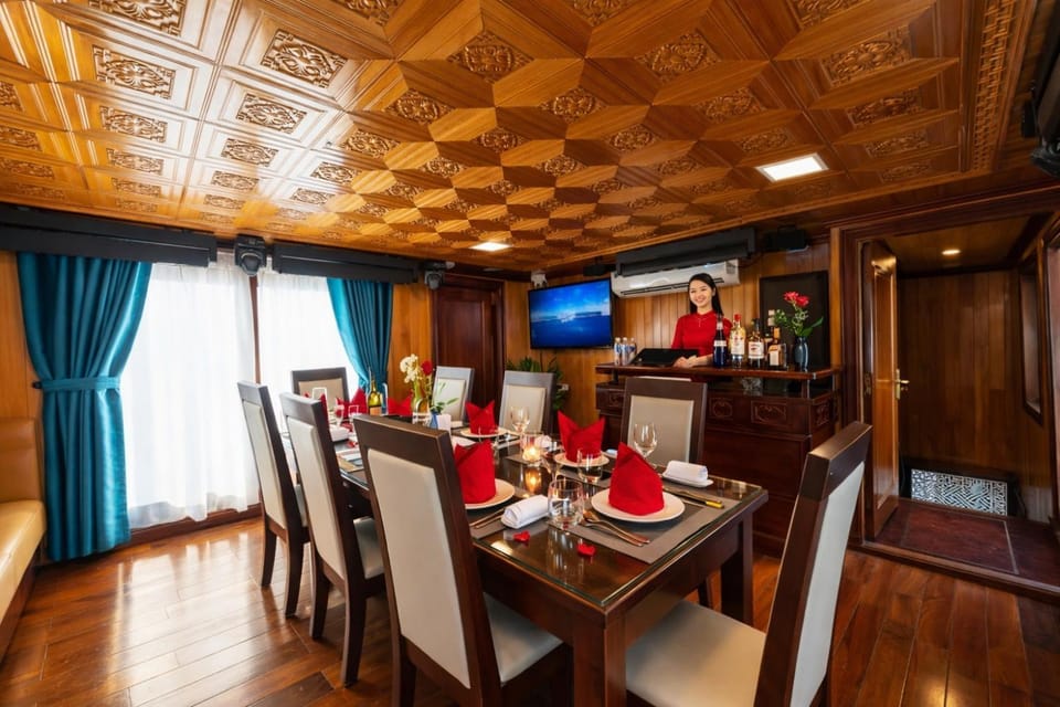 Communal lounge/ TV room, TV and multimedia, Living room, Seating area, Dining area, Evening entertainment