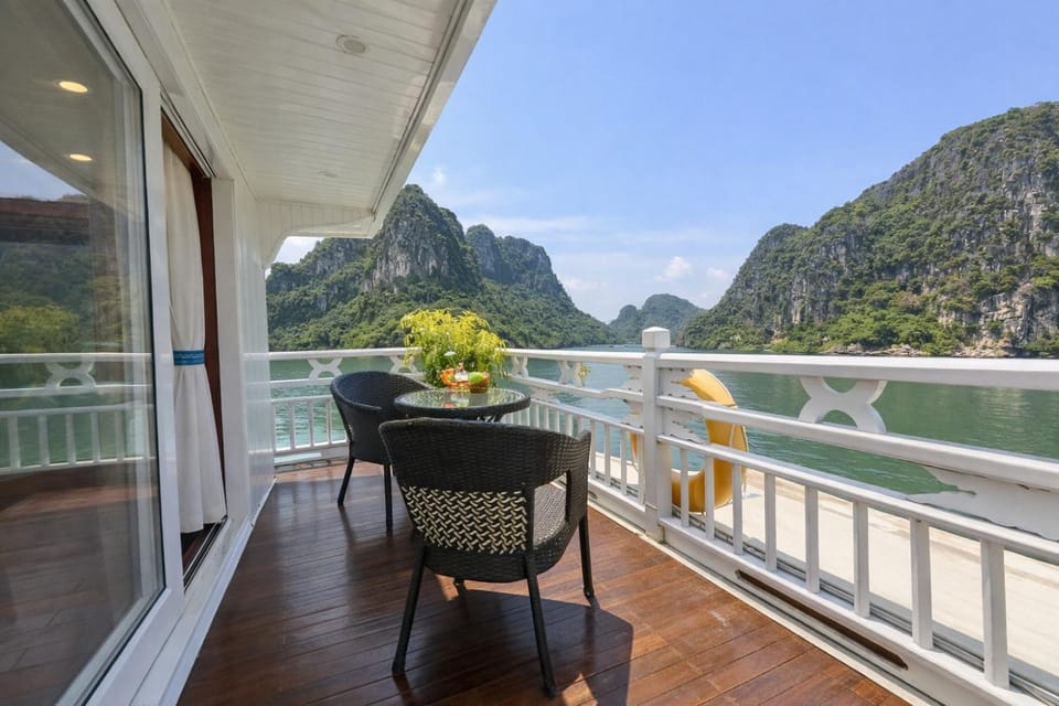 Patio, Nearby landmark, Day, Natural landscape, View (from property/room), Balcony/Terrace, Dining area, Mountain view, Sea view