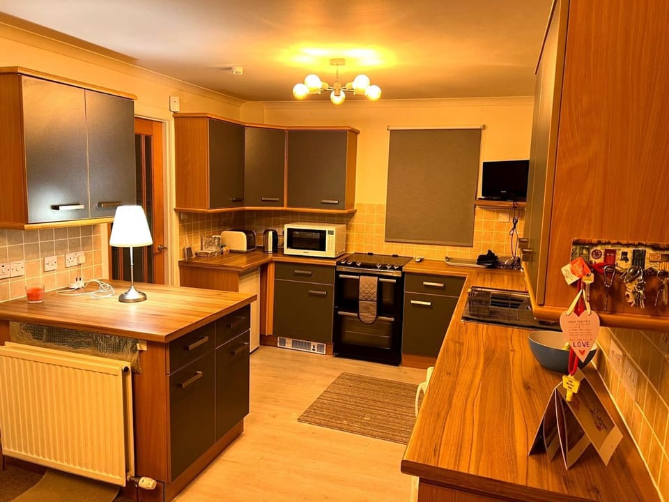 microwave, oven, kitchen