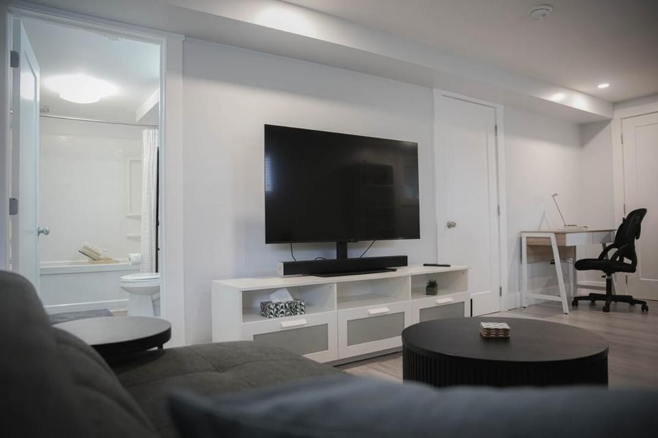 Bathroom, TV and multimedia, Living room