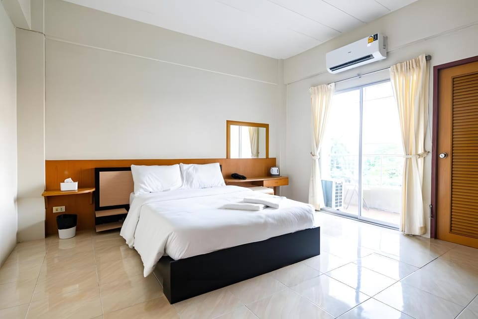 Bed, Photo of the whole room, Bedroom, towels, air conditioner
