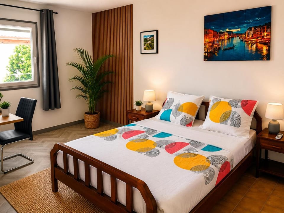 Photo of the whole room, Bedroom