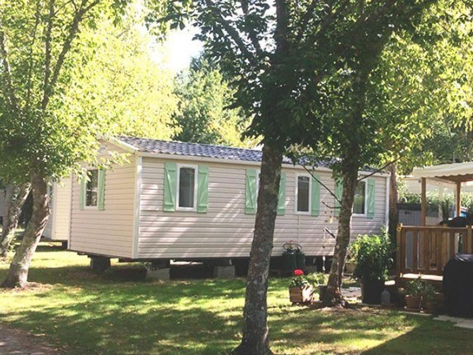 Mobil home confortable avec terrasse, 2 chambres - API-1-52-674 Campground/ 
RV Resort in Saint-Julien-en-Born