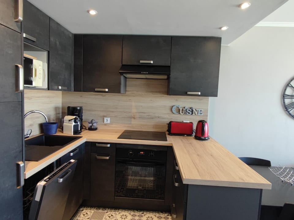 T2 Traversant avec Balcons et Parking au Pouliguen - FR-1-843-49 Apartment in Le Pouliguen