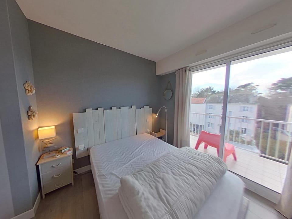 T2 Traversant avec Balcons et Parking au Pouliguen - FR-1-843-49 Apartment in Le Pouliguen