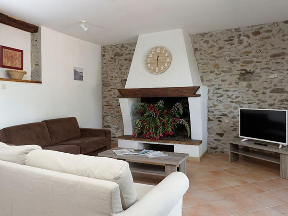 Gîte spacieux pour 6 personnes à Aires - API-1-52-850 Campground/ 
RV Resort in Occitanie