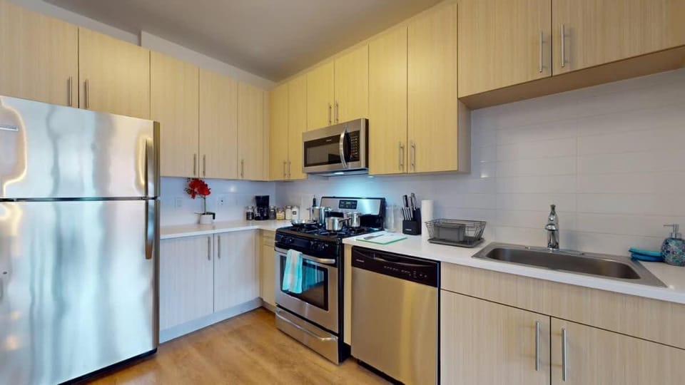 Stylish Home with Free Parking Apartment in Stamford