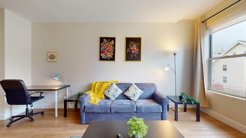 Stylish Home with Free Parking Apartment in Stamford