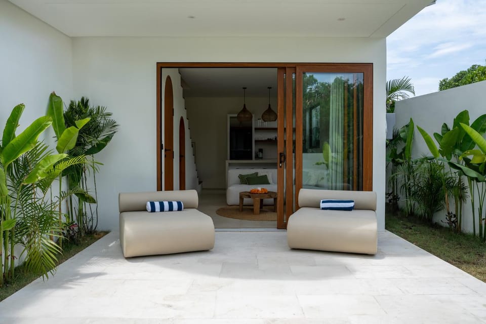 Day, Garden, Balcony/Terrace, Living room, Seating area, Garden view