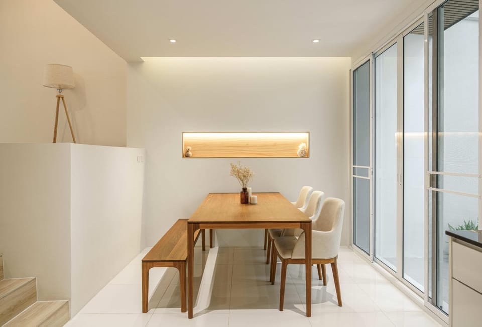 Restaurant/places to eat, Seating area, Dining area