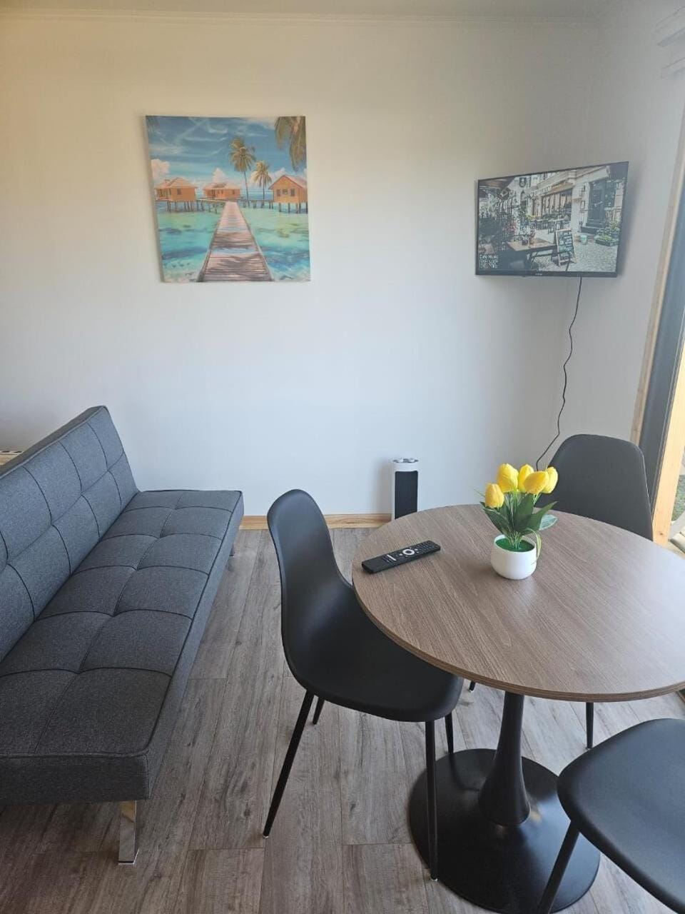 Seating area, Dining area