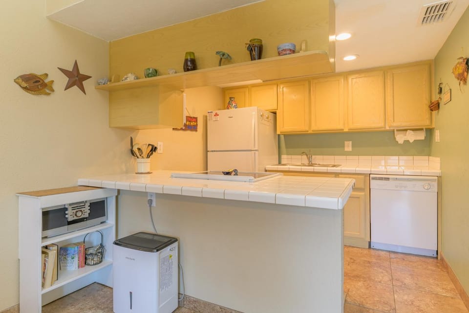 Tiki 254 - Beachfront Getaway with Heated Pools Apartment in South Padre Island