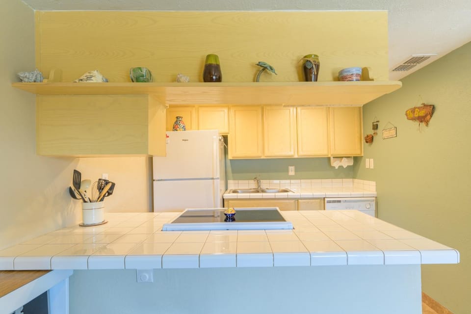 Tiki 254 - Beachfront Getaway with Heated Pools Apartment in South Padre Island
