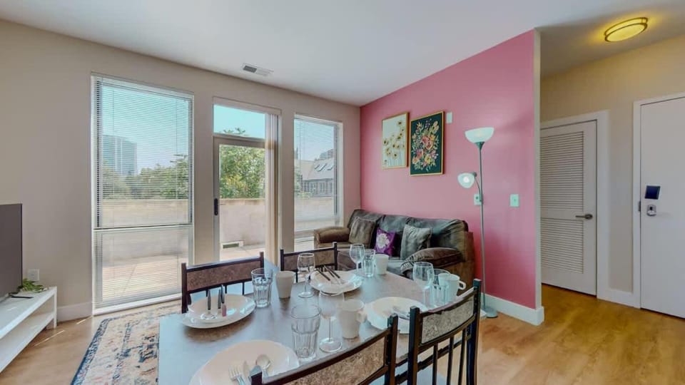 Cozy Modern Home Free Parking Apartment in Stamford