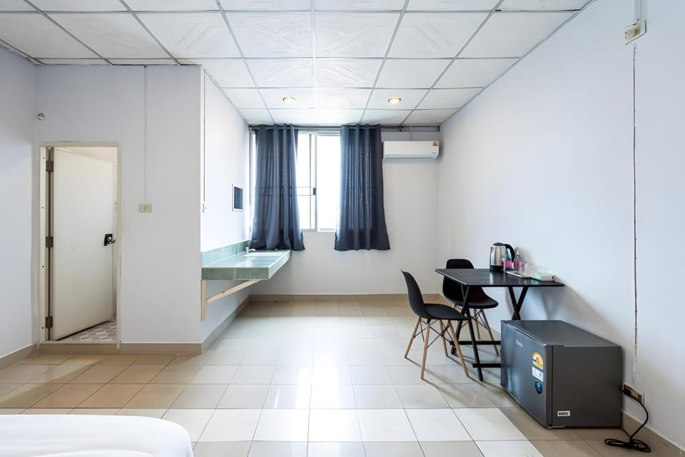 Bed, Photo of the whole room, Bedroom, air conditioner