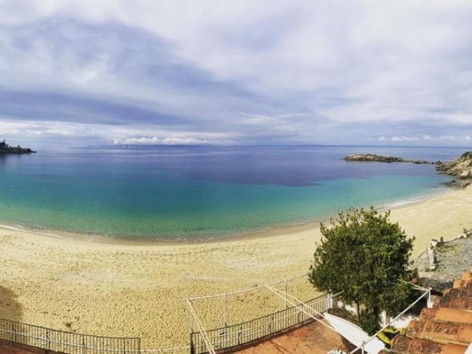 Hermoso apartamento renovado frente a la playa con parking privado en Roses - HISP-312-2 Apartment in Roses