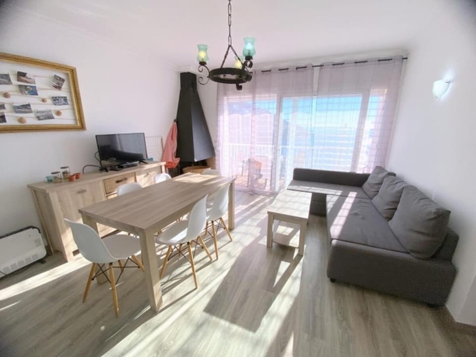 Bonito apartamento a 200m de la playa con terraza y garaje en Roses - HISP-312-48 Apartment in Roses