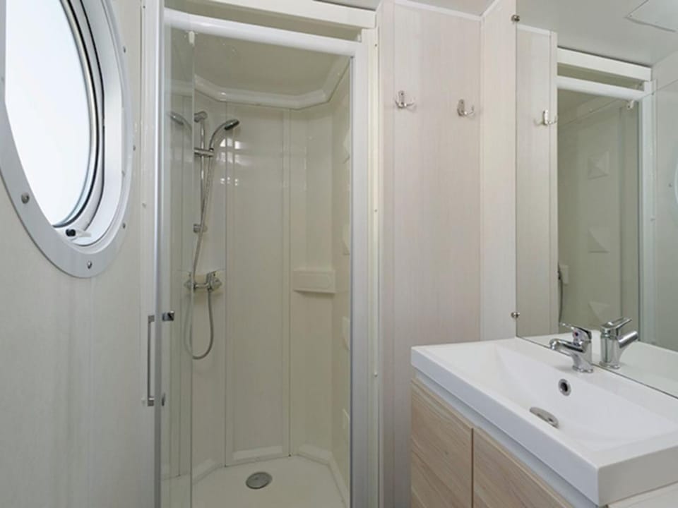Mobil-home confortable pour 4 personnes avec cuisine équipée - API-1-52-864 Campground/ 
RV Resort in Occitanie