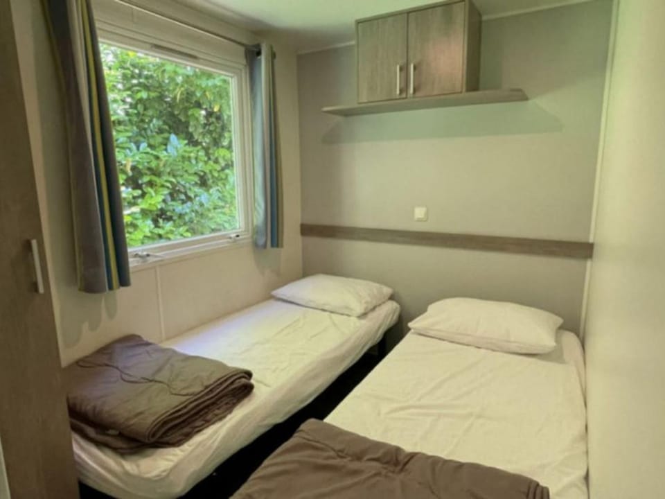 Mobil-home familial 8 pers avec terrasse - API-1-52-900 Campground/ 
RV Resort in Nouvelle-Aquitaine