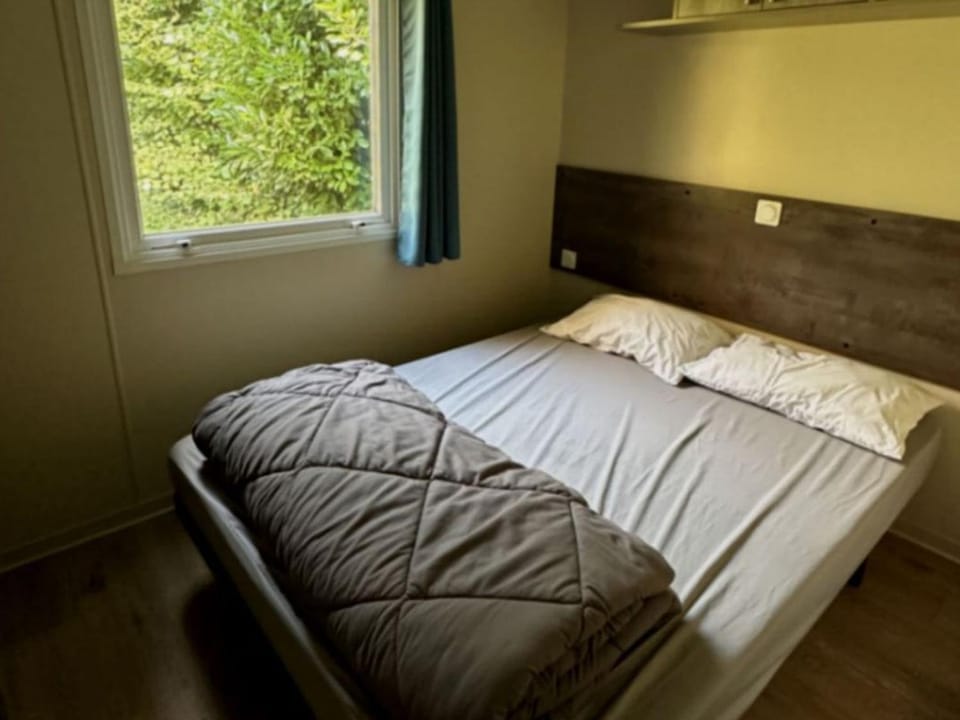 Mobil-home familial 8 pers avec terrasse - API-1-52-900 Campground/ 
RV Resort in Nouvelle-Aquitaine