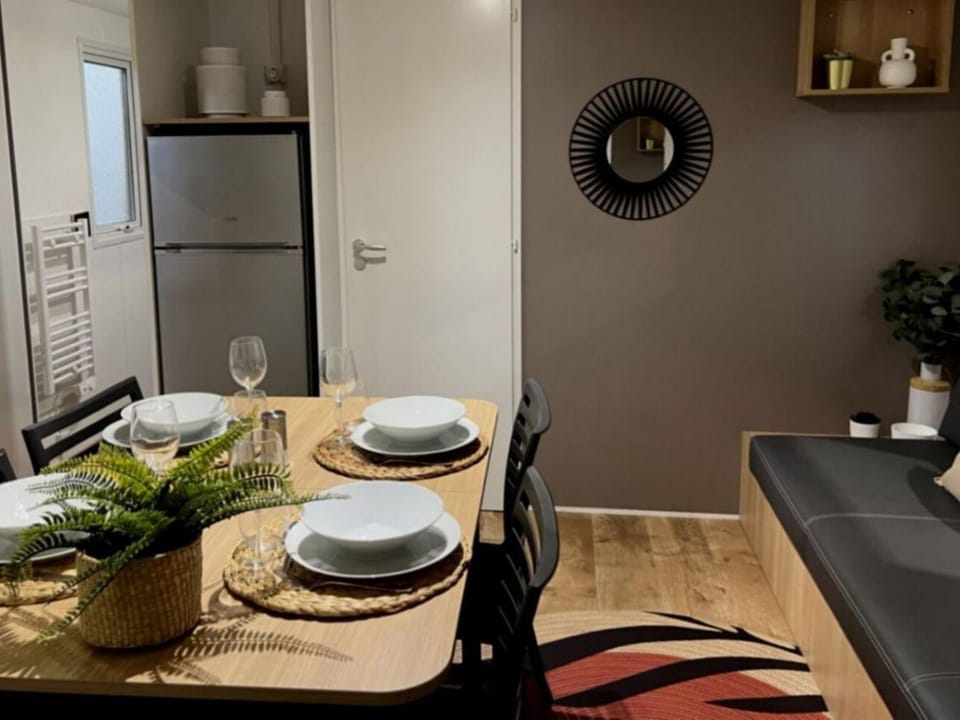 Mobil-home spacieux avec terrasse à Six-Fours-les-Plages - API-1-52-867 Campground/ 
RV Resort in La Seyne-sur-Mer