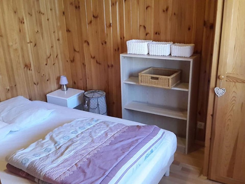 Chalet confortable avec terrasse - 1 chambre - API-1-52-890 Campground/ 
RV Resort in Provence-Alpes-Côte d'Azur