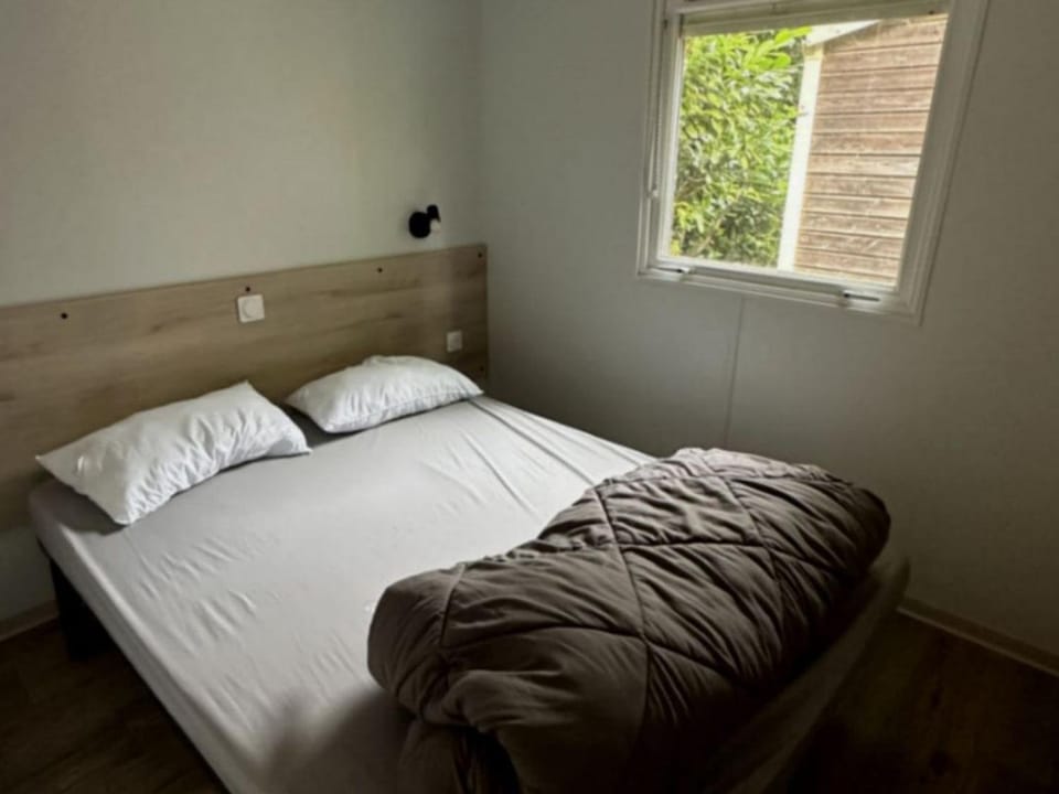 Chalet 6 Pers avec Terrasse et Cuisine Equipée - API-1-52-969 Campground/ 
RV Resort in Nouvelle-Aquitaine