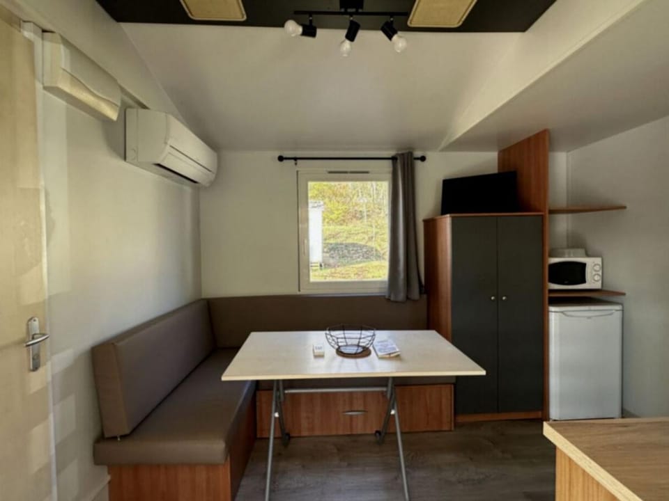 Mobil home cosy avec terrasse, 2 chambres à Lamontjoie - API-1-52-1007 Campground/ 
RV Resort in Nouvelle-Aquitaine