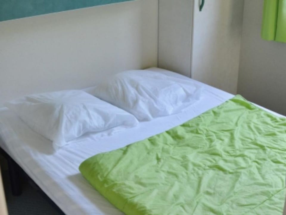Chalet avec Terrasse - 2 Chambres - 5 Pers. - API-1-52-1233 Campground/ 
RV Resort in Argentat-sur-Dordogne