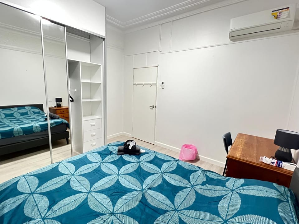 Queen Room with Air Conditioning, Train Station - LD2 Vacation rental in Lidcombe