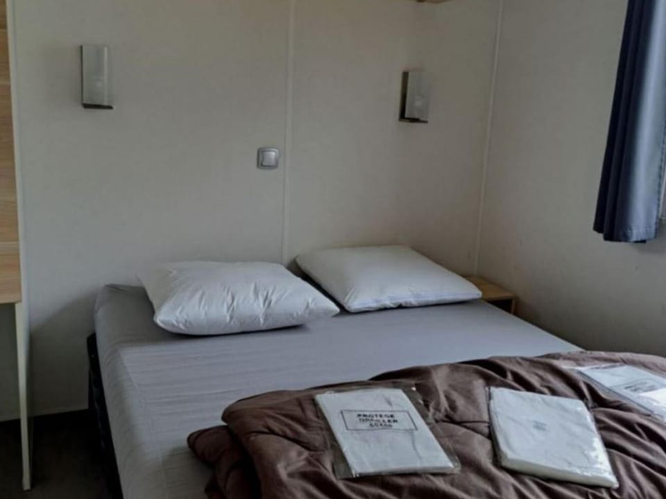 Mobil-home cosy 4 pers avec terrasse - API-1-52-1239 Campground/ 
RV Resort in Argentat-sur-Dordogne