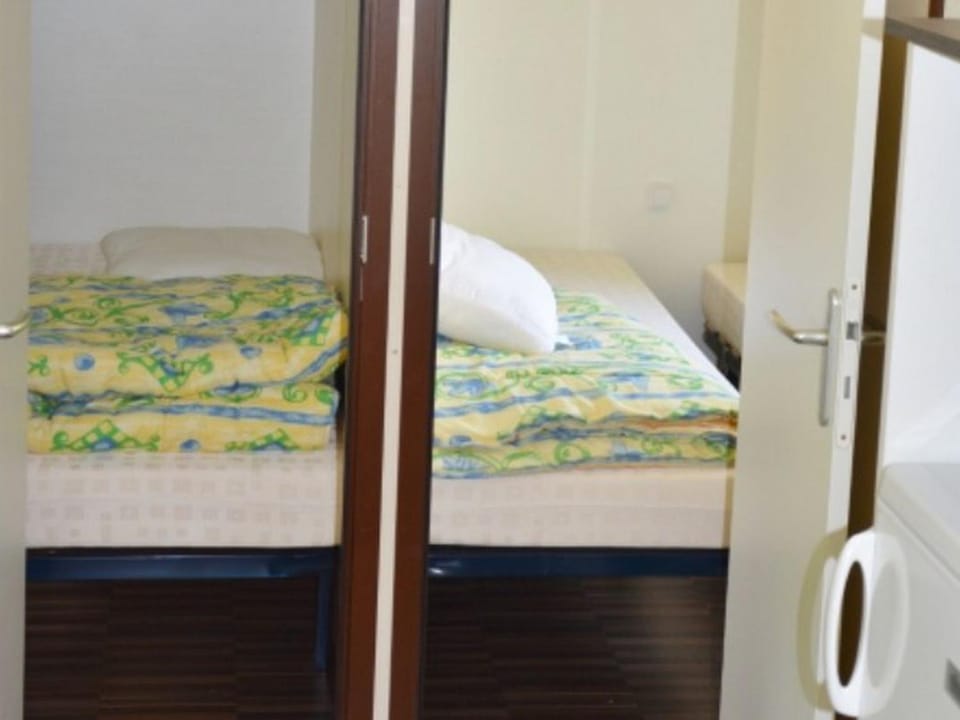Mobil-home confortable avec terrasse pour 6 personnes - API-1-52-1246 Campground/ 
RV Resort in Argentat-sur-Dordogne