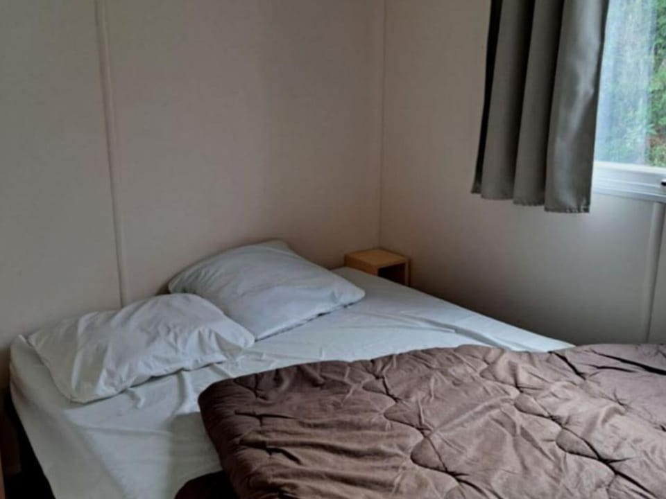 Mobil home confortable pour 5 avec terrasse - API-1-52-1254 Campground/ 
RV Resort in Argentat-sur-Dordogne