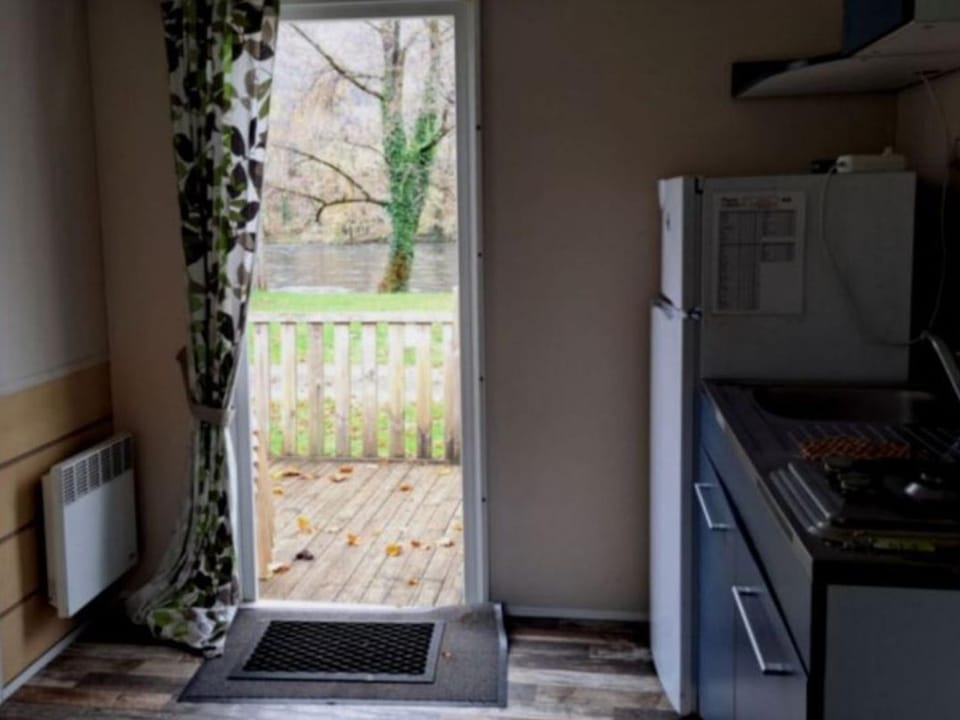 Mobil home confortable pour 5 avec terrasse - API-1-52-1254 Campground/ 
RV Resort in Argentat-sur-Dordogne